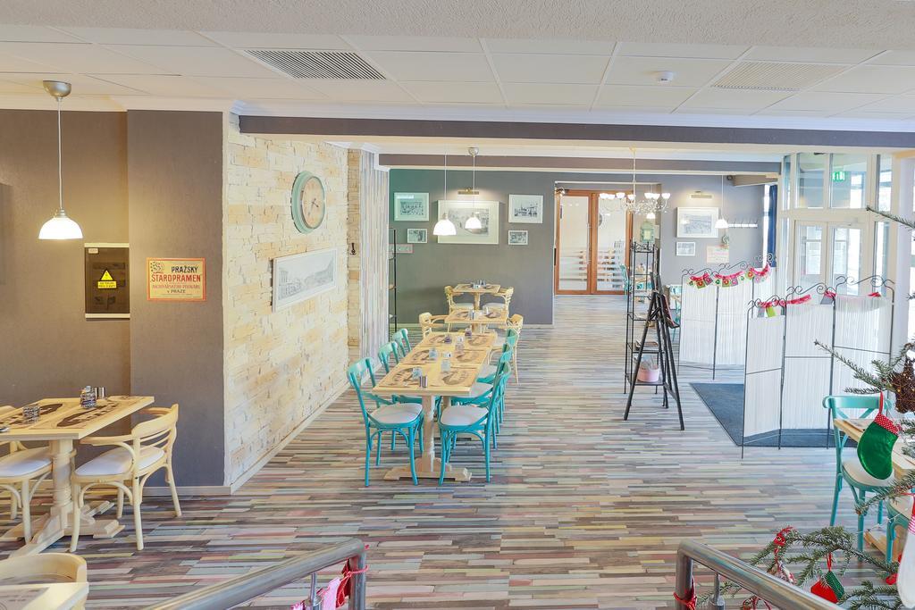 Artmotel & Bistro Haţeg Zewnętrze zdjęcie