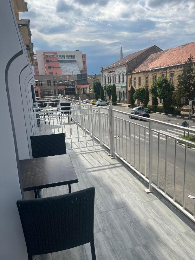 Artmotel & Bistro Haţeg Zewnętrze zdjęcie