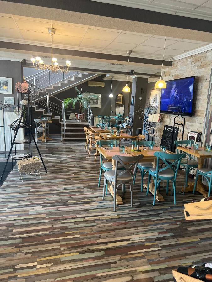 Artmotel & Bistro Haţeg Zewnętrze zdjęcie