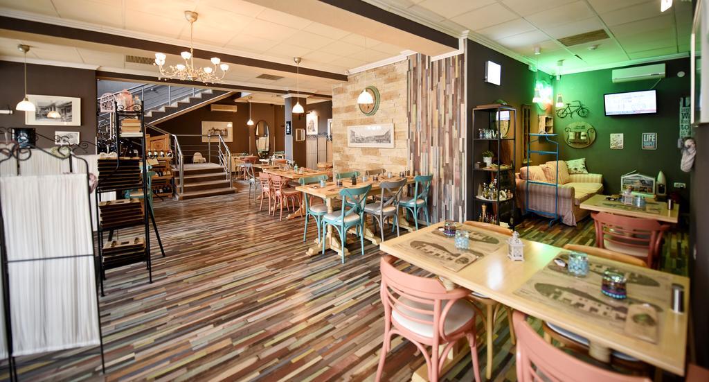 Artmotel & Bistro Haţeg Zewnętrze zdjęcie