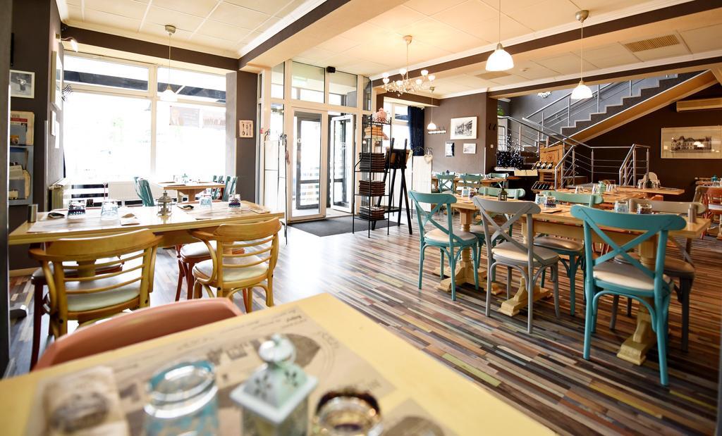Artmotel & Bistro Haţeg Zewnętrze zdjęcie