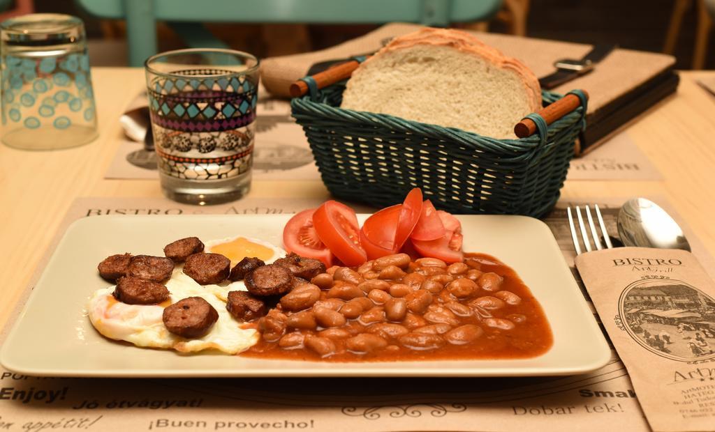 Artmotel & Bistro Haţeg Zewnętrze zdjęcie